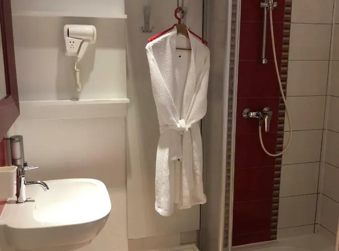 Center Πανσιόν *